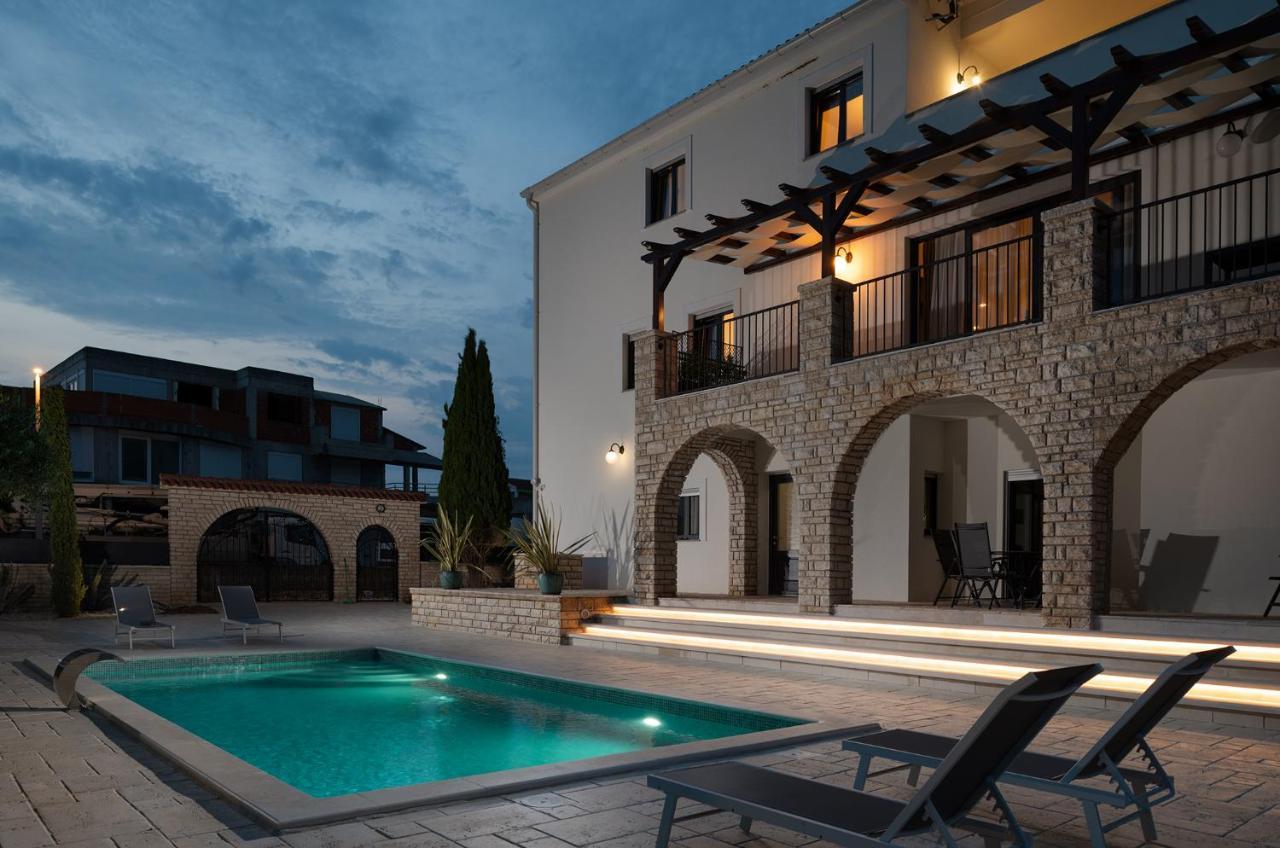 Villa Jalan Vrsi Εξωτερικό φωτογραφία