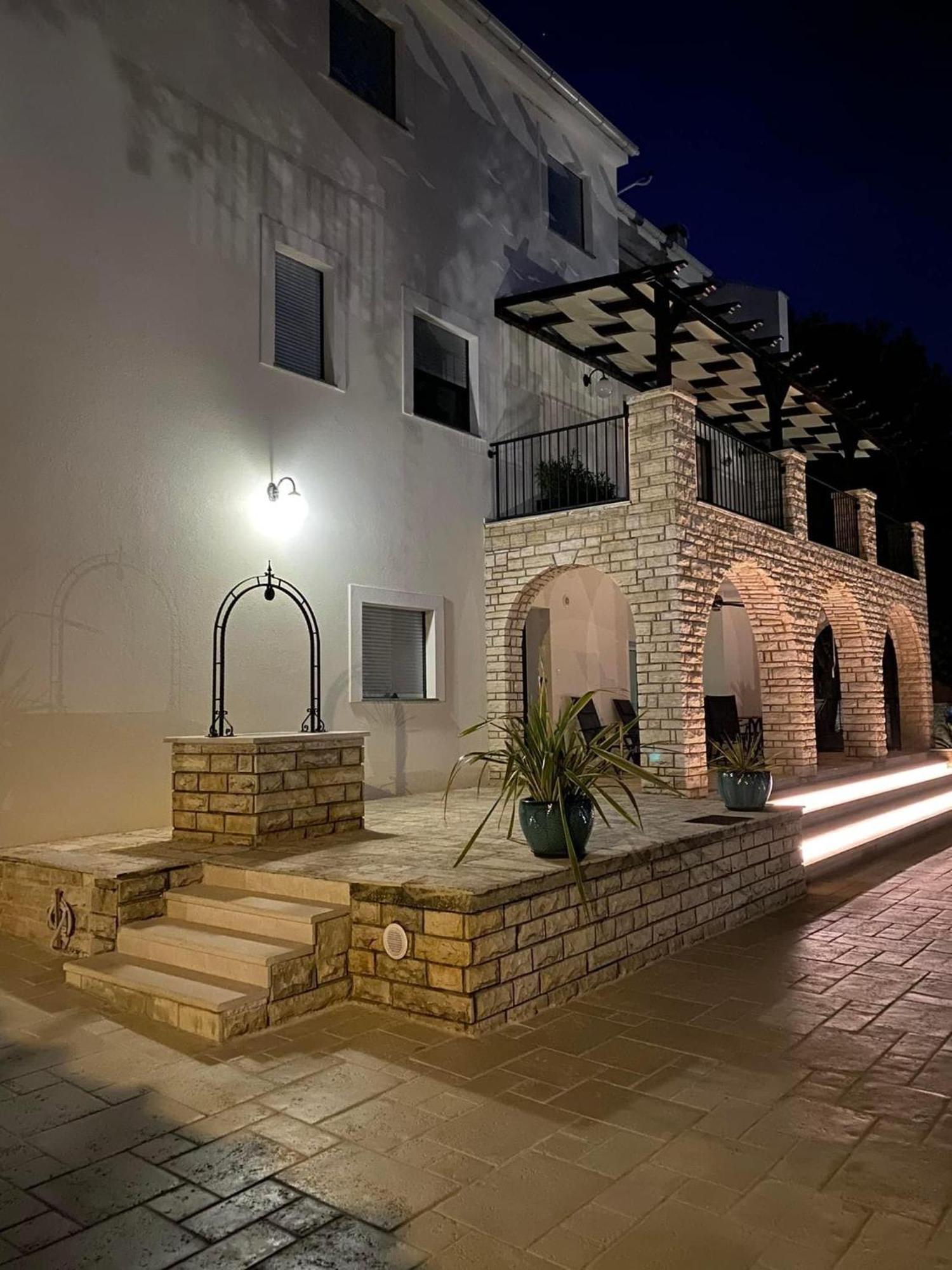 Villa Jalan Vrsi Εξωτερικό φωτογραφία