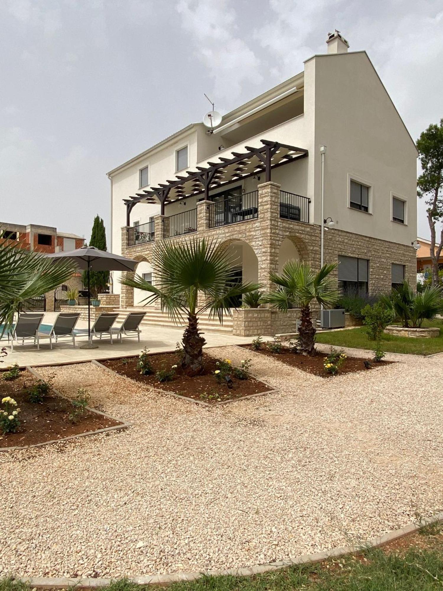 Villa Jalan Vrsi Εξωτερικό φωτογραφία